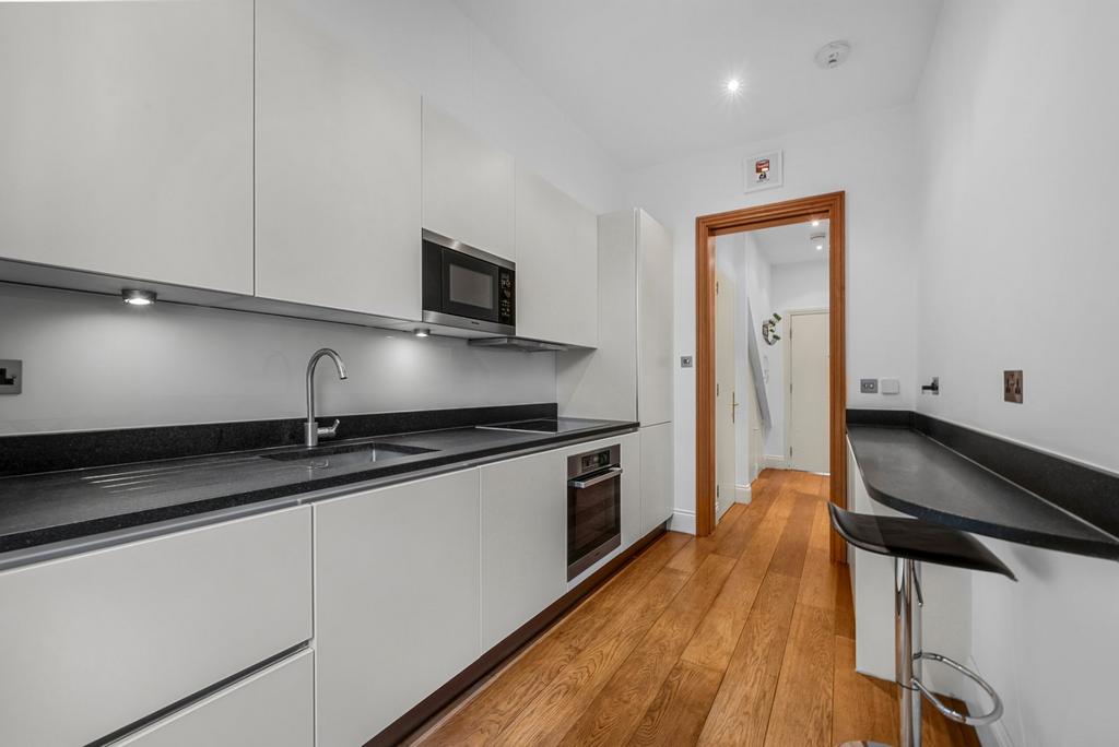 House in London - View 3