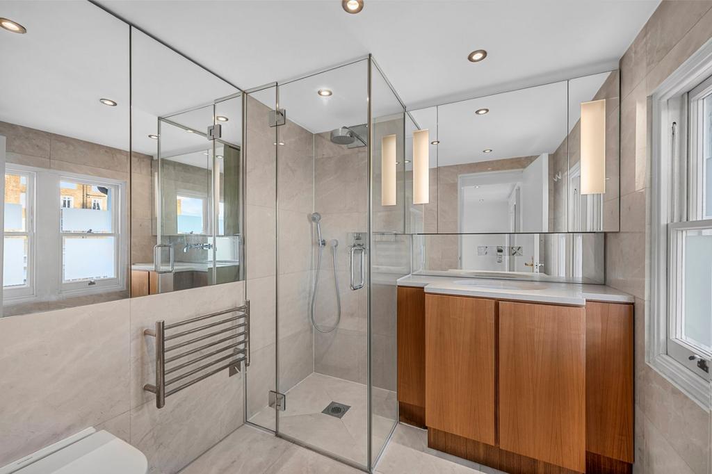 House in London - View 4