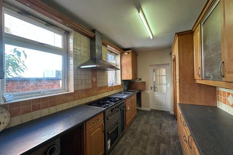 3 bedroom terraced house to rent, Darley Street, Leicester LE2