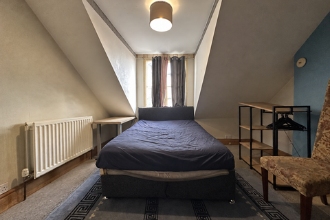 Studio to rent, Fosse Road South, Leicester LE3