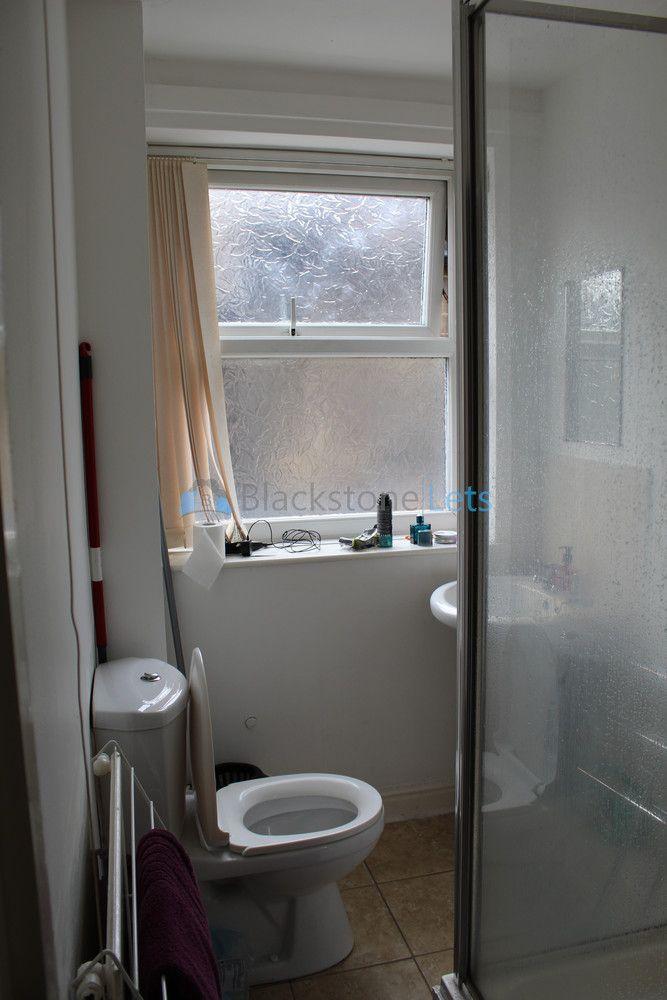 Apartment in Leeds - View 3