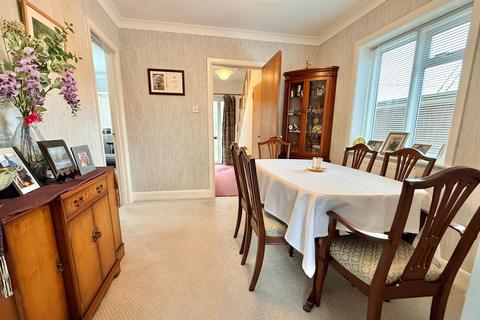 3 bedroom detached house for sale, Parsonage Barn Lane, Ringwood, BH24 1PS