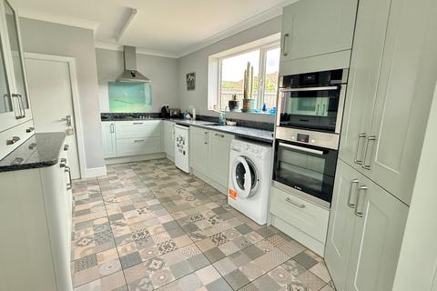 3 bedroom detached house for sale, Parsonage Barn Lane, Ringwood, BH24 1PS