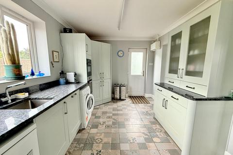 3 bedroom detached house for sale, Parsonage Barn Lane, Ringwood, BH24 1PS