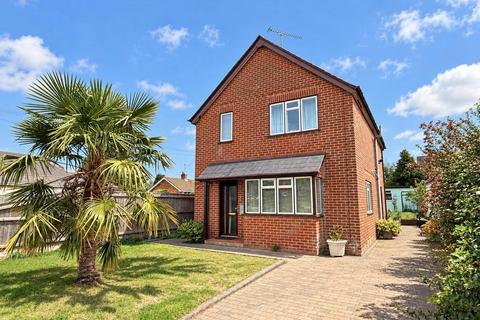 3 bedroom detached house for sale, Parsonage Barn Lane, Ringwood, BH24 1PS