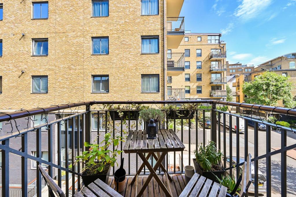 Apartment in London - View 5