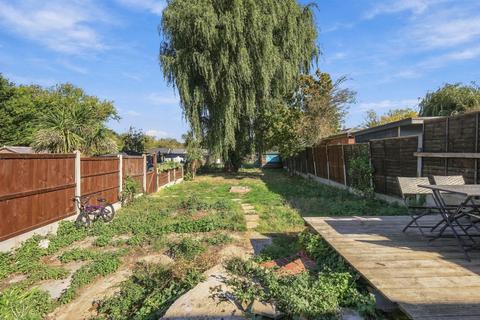 3 bedroom chalet for sale, Rawreth Lane, Rayleigh, SS6