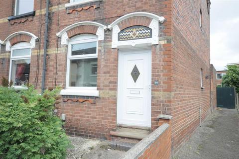 3 bedroom end of terrace house to rent, Old Road, Stone