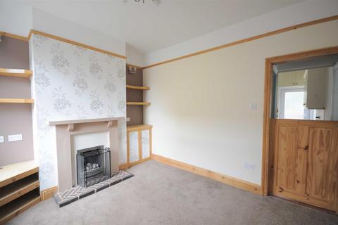 3 bedroom end of terrace house to rent, Old Road, Stone