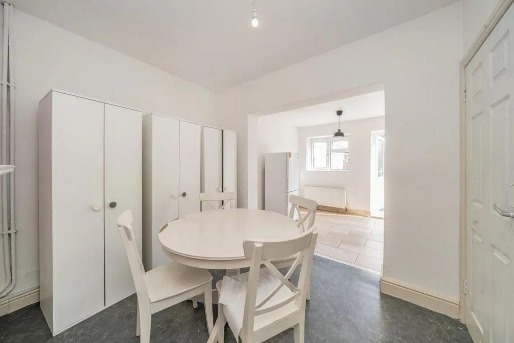 House in Wembley - View 5