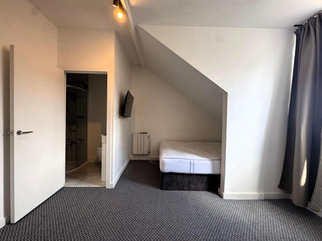 Apartment in London - View 3