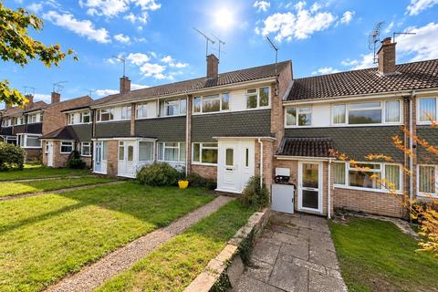 3 bedroom terraced house to rent, Riverdale, Wrecclesham, Farnham, Surrey, GU10