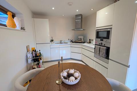 2 bedroom flat to rent, Julian Road, Folkestone, Kent, CT19
