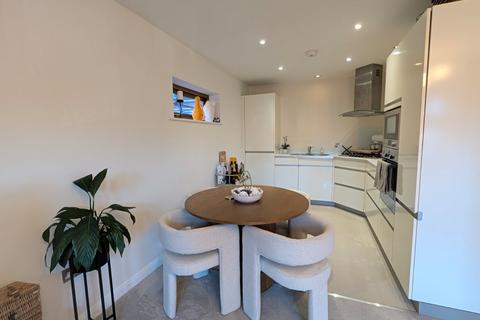 2 bedroom flat to rent, Julian Road, Folkestone, Kent, CT19
