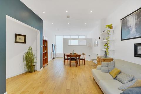 2 bedroom apartment for sale, Station Rise, London