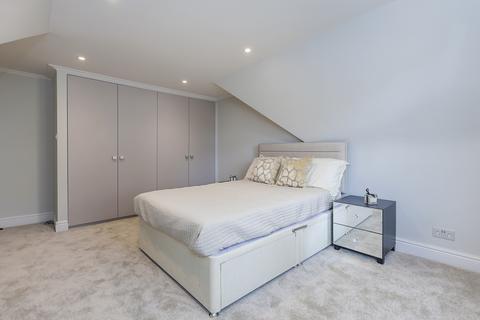 3 bedroom apartment to rent, Essex Road London N1