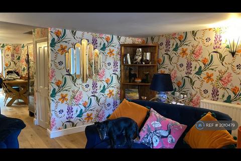 2 bedroom semi-detached house to rent, Fore St, Penzance, TR20