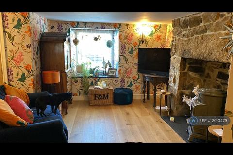 2 bedroom semi-detached house to rent, Fore St, Penzance, TR20