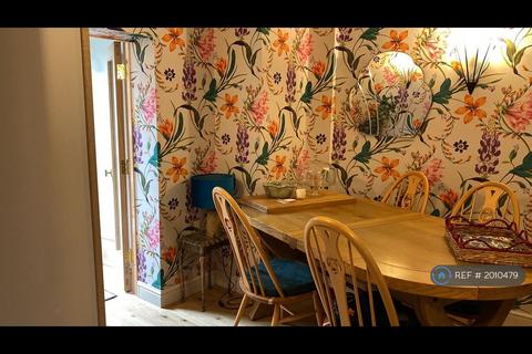 2 bedroom semi-detached house to rent, Fore St, Penzance, TR20