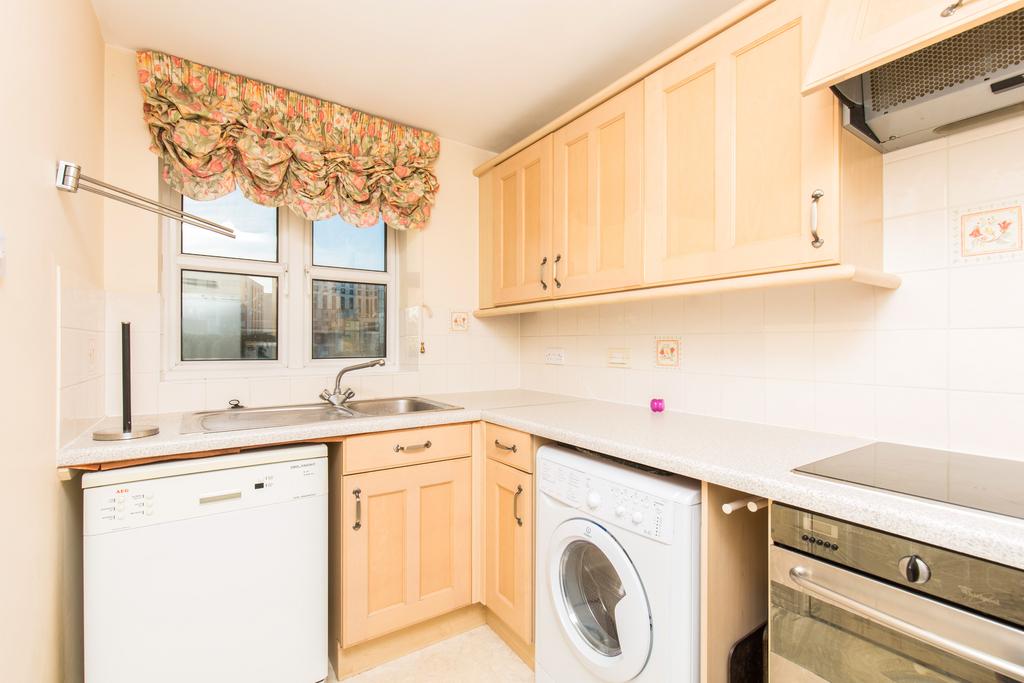 Apartment in Southampton - View 3