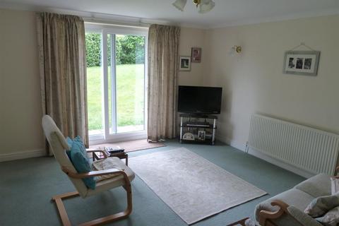 2 bedroom flat to rent, Tremorvah Court, Truro