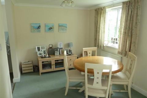 2 bedroom flat to rent, Tremorvah Court, Truro