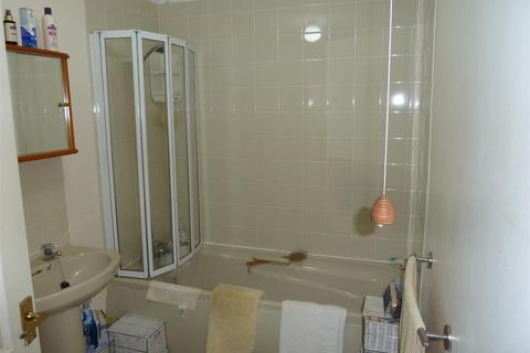 2 bedroom flat to rent, Tremorvah Court, Truro