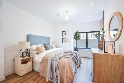 3 bedroom apartment for sale, Holland Court, Cottenham Park Road, West Wimbledon, SW20