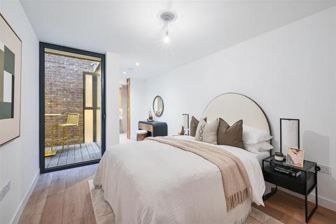 3 bedroom apartment for sale, Holland Court, Cottenham Park Road, West Wimbledon, SW20