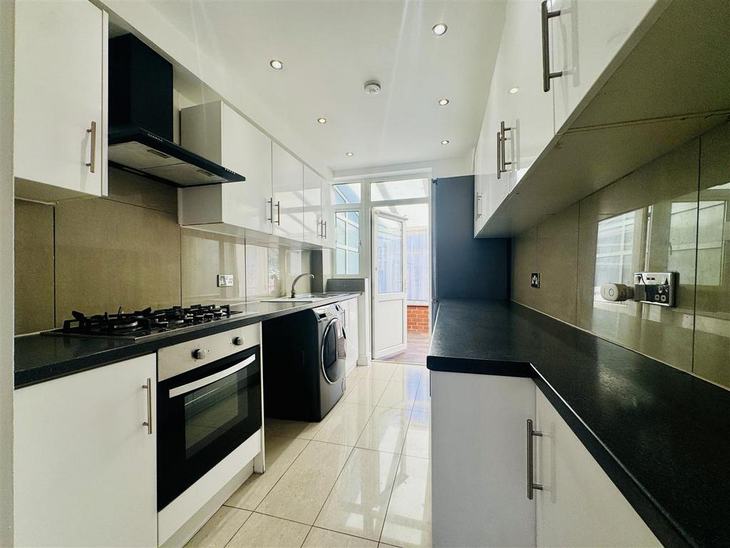 House in London - View 5