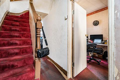 2 bedroom house for sale, Hawthorne Road, London
