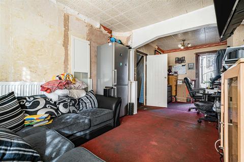 2 bedroom house for sale, Hawthorne Road, London
