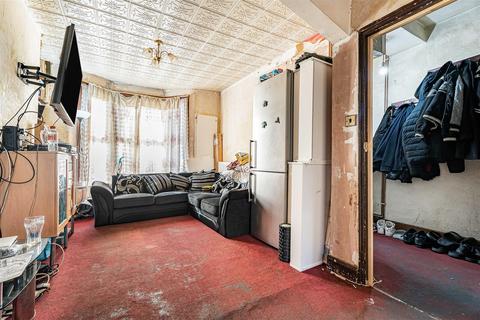 2 bedroom house for sale, Hawthorne Road, London