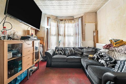 2 bedroom house for sale, Hawthorne Road, London