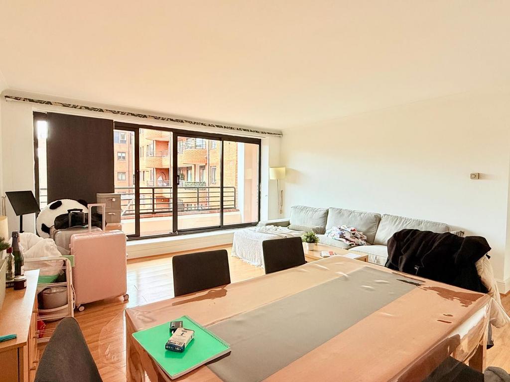Apartment in London, Kensington - View 2