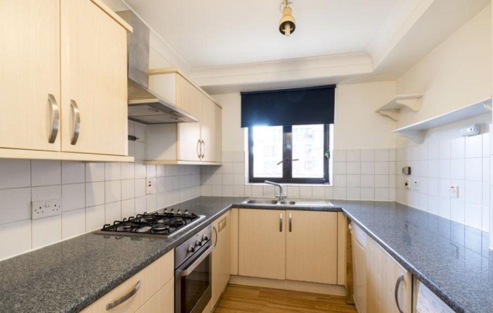 Apartment in London, Kensington - View 3