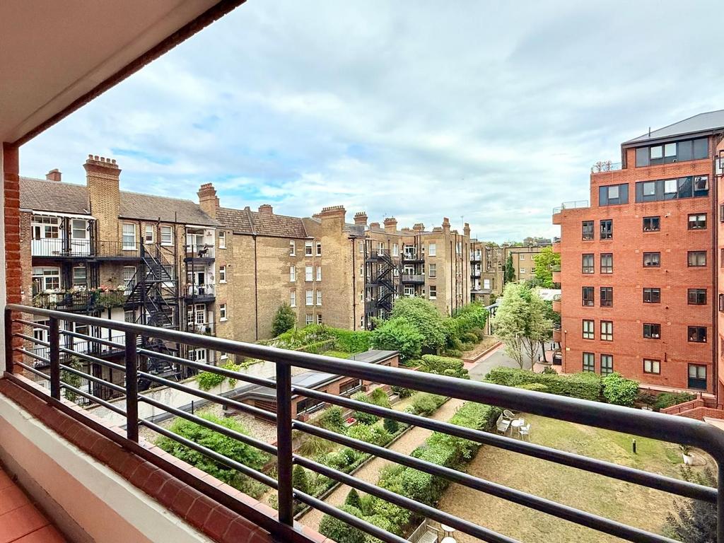 Apartment in London, Kensington - View 5