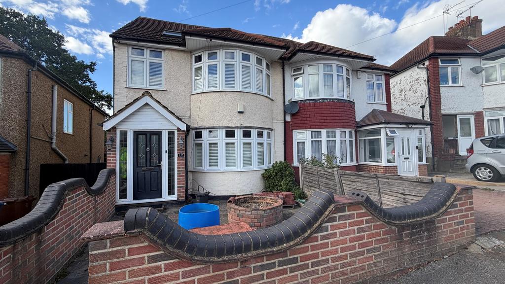 House in HARROW - View 3