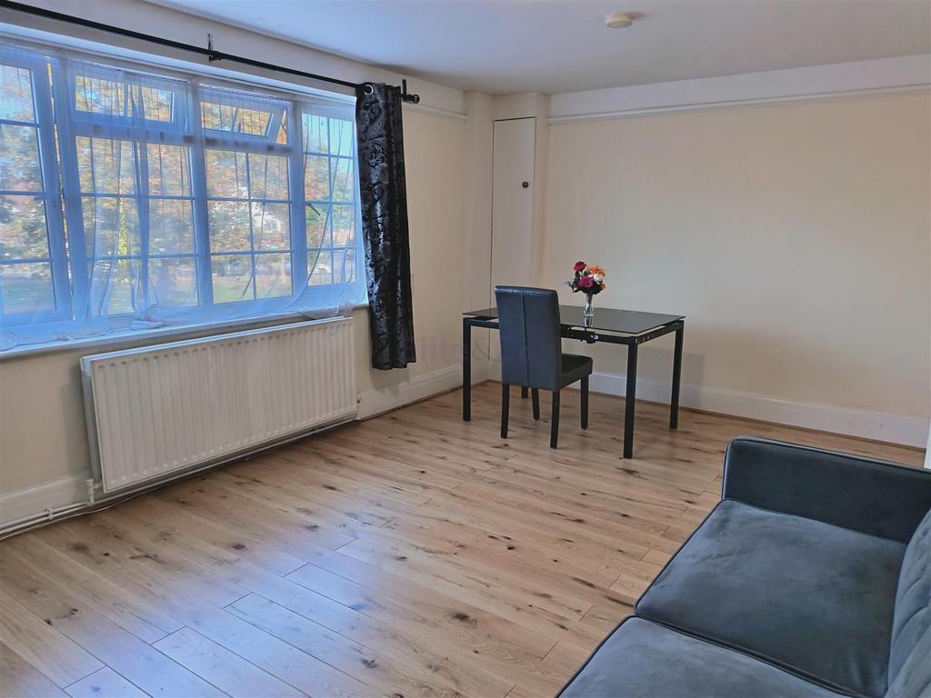 Apartment in Kent - View 3