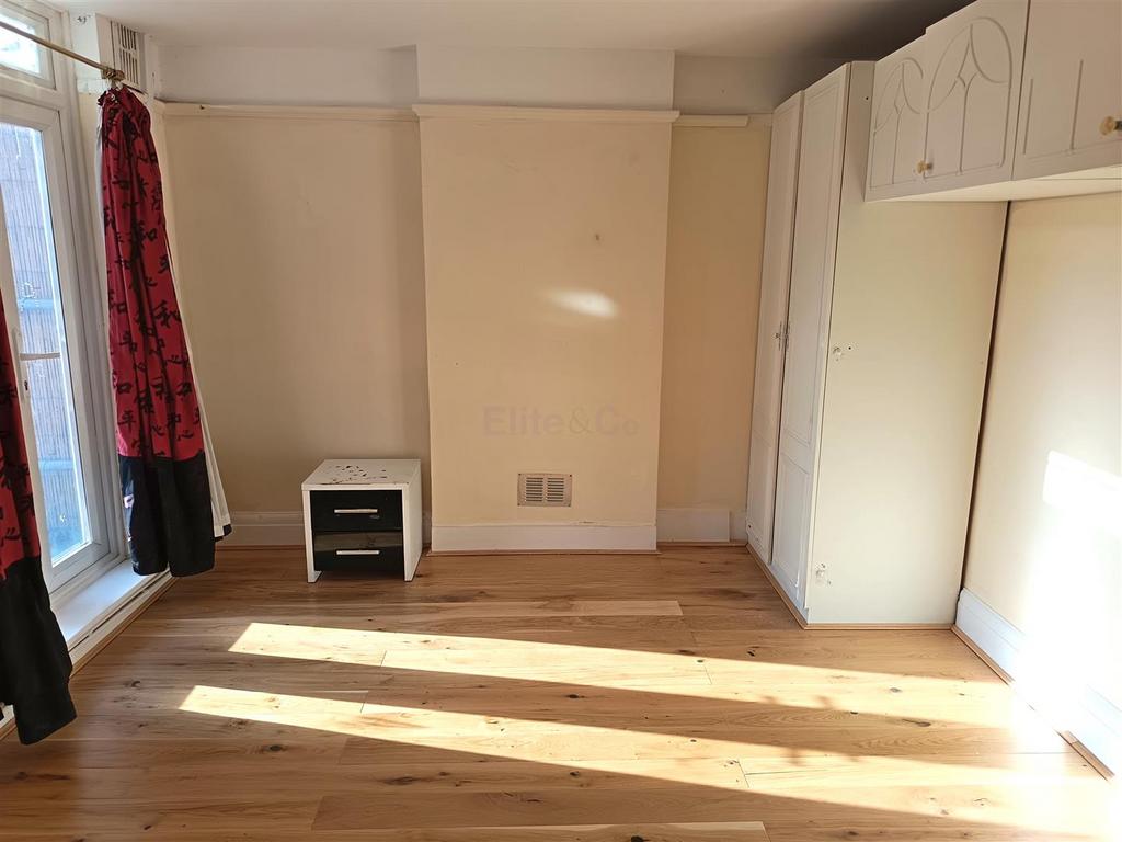 Apartment in Kent - View 4