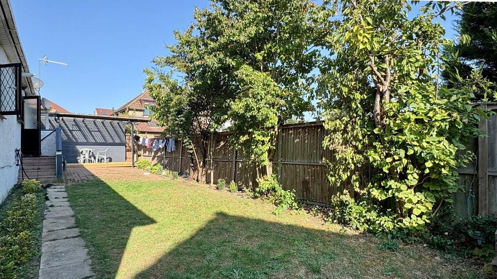 Apartment in Edgware - View 4