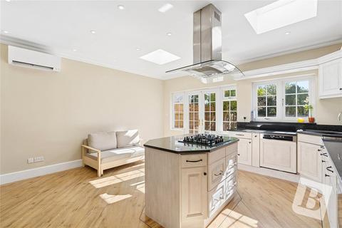 4 bedroom semi-detached house for sale, Eversleigh Gardens, Upminster, RM14