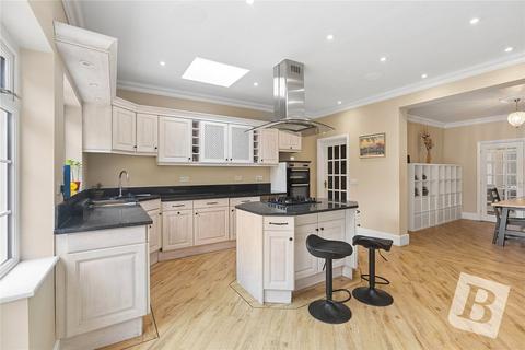 4 bedroom semi-detached house for sale, Eversleigh Gardens, Upminster, RM14