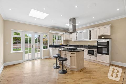 4 bedroom semi-detached house for sale, Eversleigh Gardens, Upminster, RM14