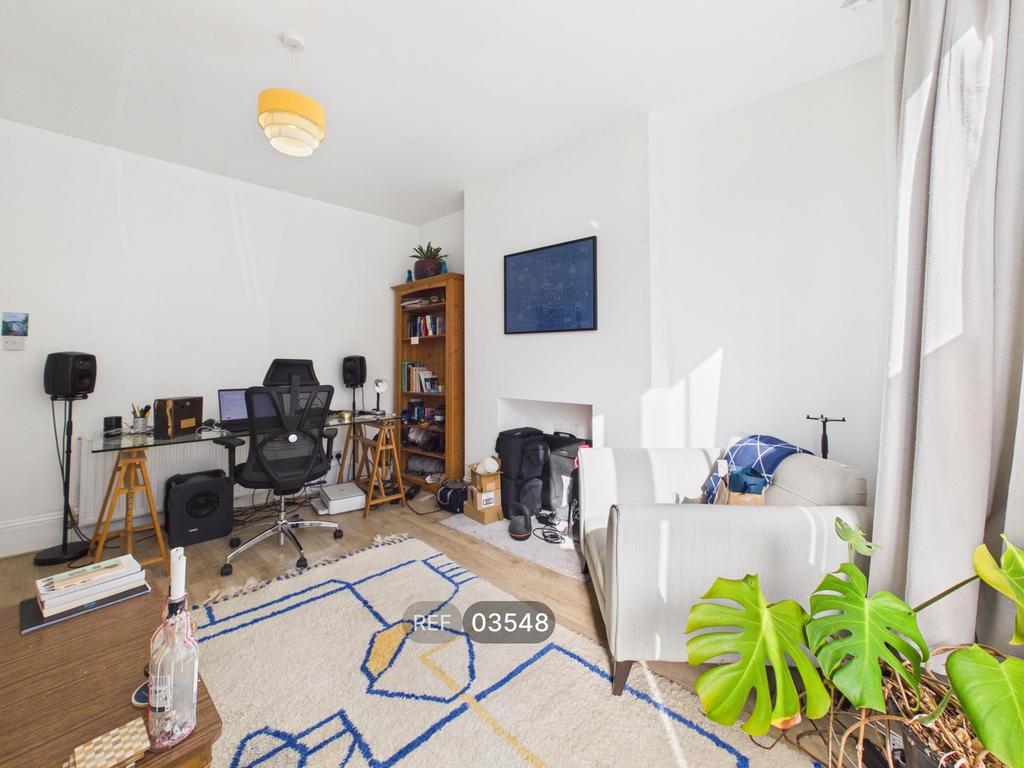 Apartment in Brighton - View 3