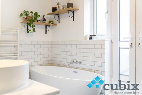 4 bedroom semi-detached house for sale, Drake Close, London SE16