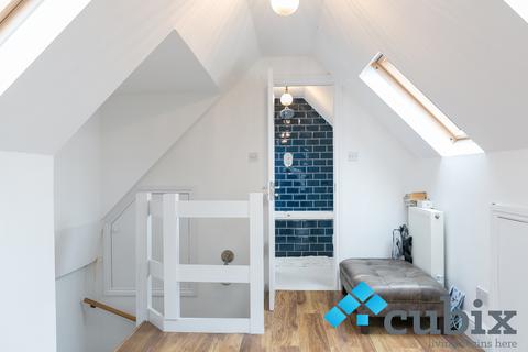 4 bedroom semi-detached house for sale, Drake Close, London SE16