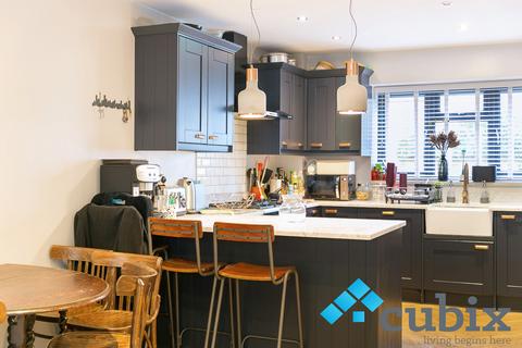 4 bedroom semi-detached house for sale, Drake Close, London SE16