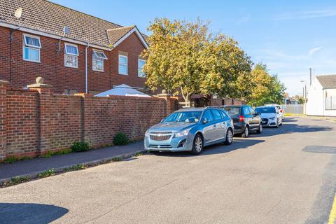2 bedroom flat to rent, Southtown Road, Great Yarmouth