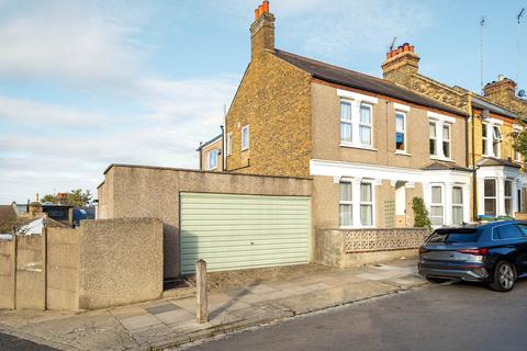 5 bedroom end of terrace house for sale, Dallin Road, London